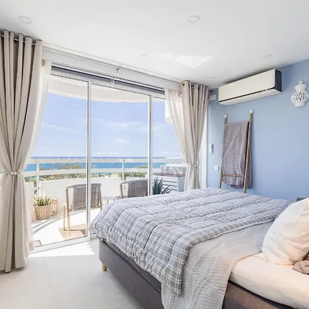 Luxury Coastal Retreat With Ocean Views 아파트 *