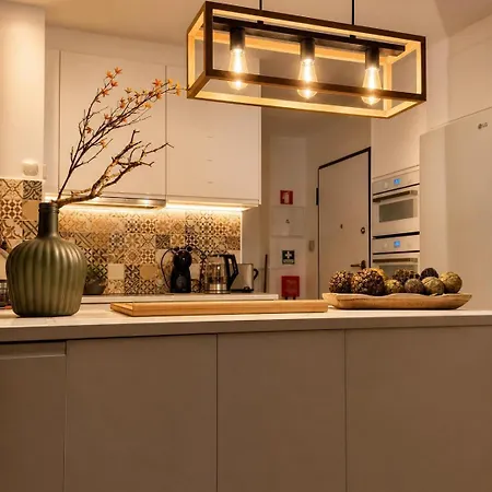 Luxury Coastal Retreat With Ocean Views 公寓