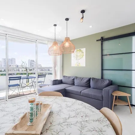 아파트 Luxury Coastal Retreat With Ocean Views *